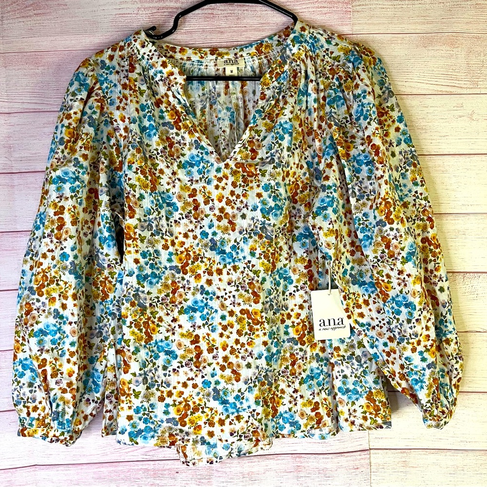 A.N.A NWT Cecile Floral Top Size‎ Medium
